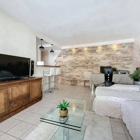 Beau T2 A 200m De La Et Proches Toutes Commodites Apartment *