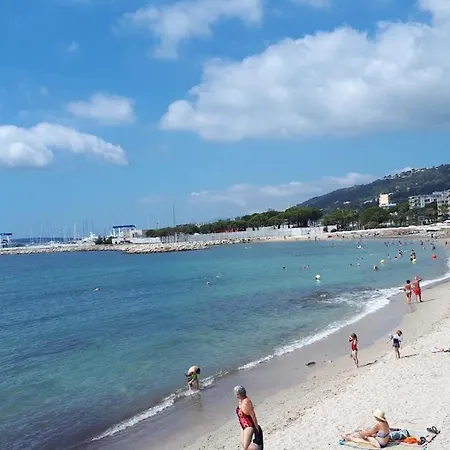 Beau T2 A 200m De La Et Proches Toutes Commodites *