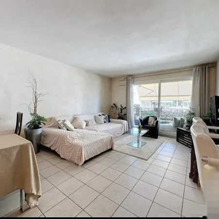 Beau T2 A 200m De La Et Proches Toutes Commodites Apartment