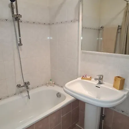Beau T2 A 200m De La Et Proches Toutes Commodites 아파트 앙티브