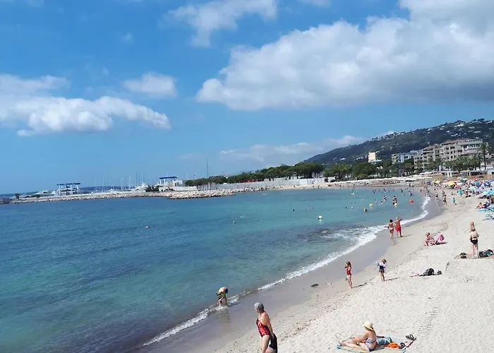 Beau T2 A 200m De La Et Proches Toutes Commodites *