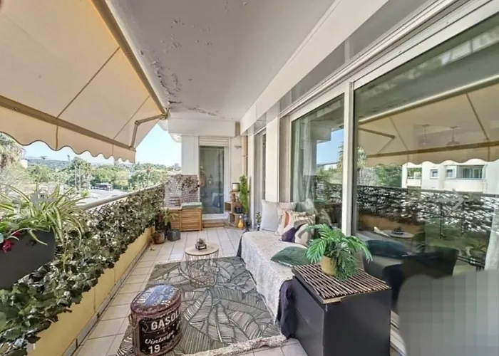 Beau T2 A 200m De La Et Proches Toutes Commodites Antibes