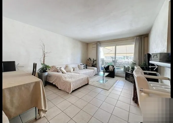 Beau T2 A 200m De La Et Proches Toutes Commodites Apartment